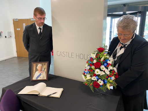 Cllr Sue Saddington and Cllr David Lloyd laying flowers